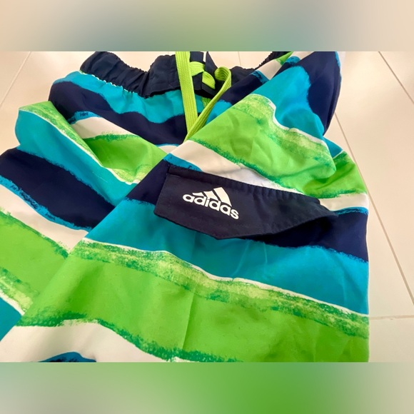 Boys Adidas swim trunks size M - Picture 7 of 7